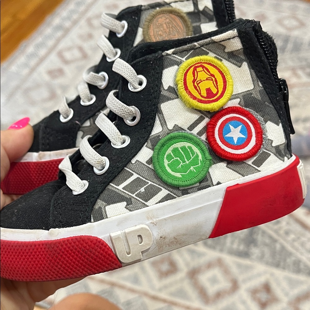 Kids High-Top Sneakers with Superhero Patches Marvel size 7 little boys